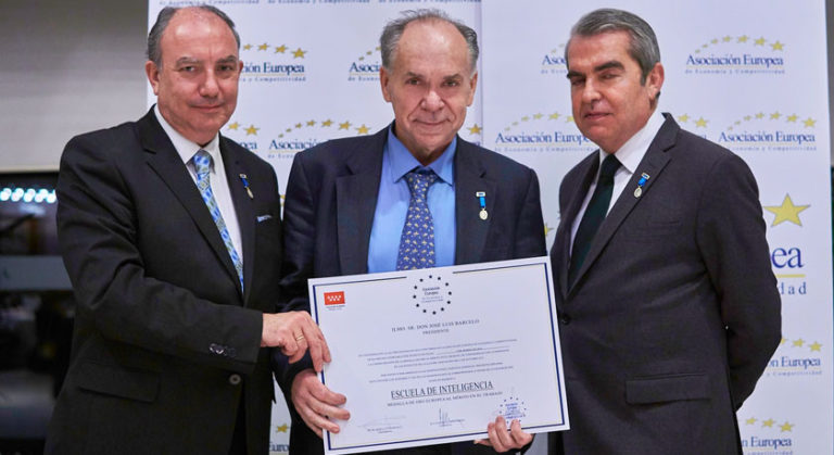 Medalla Europea al mérito en el trabajo Escuela de inteligencia